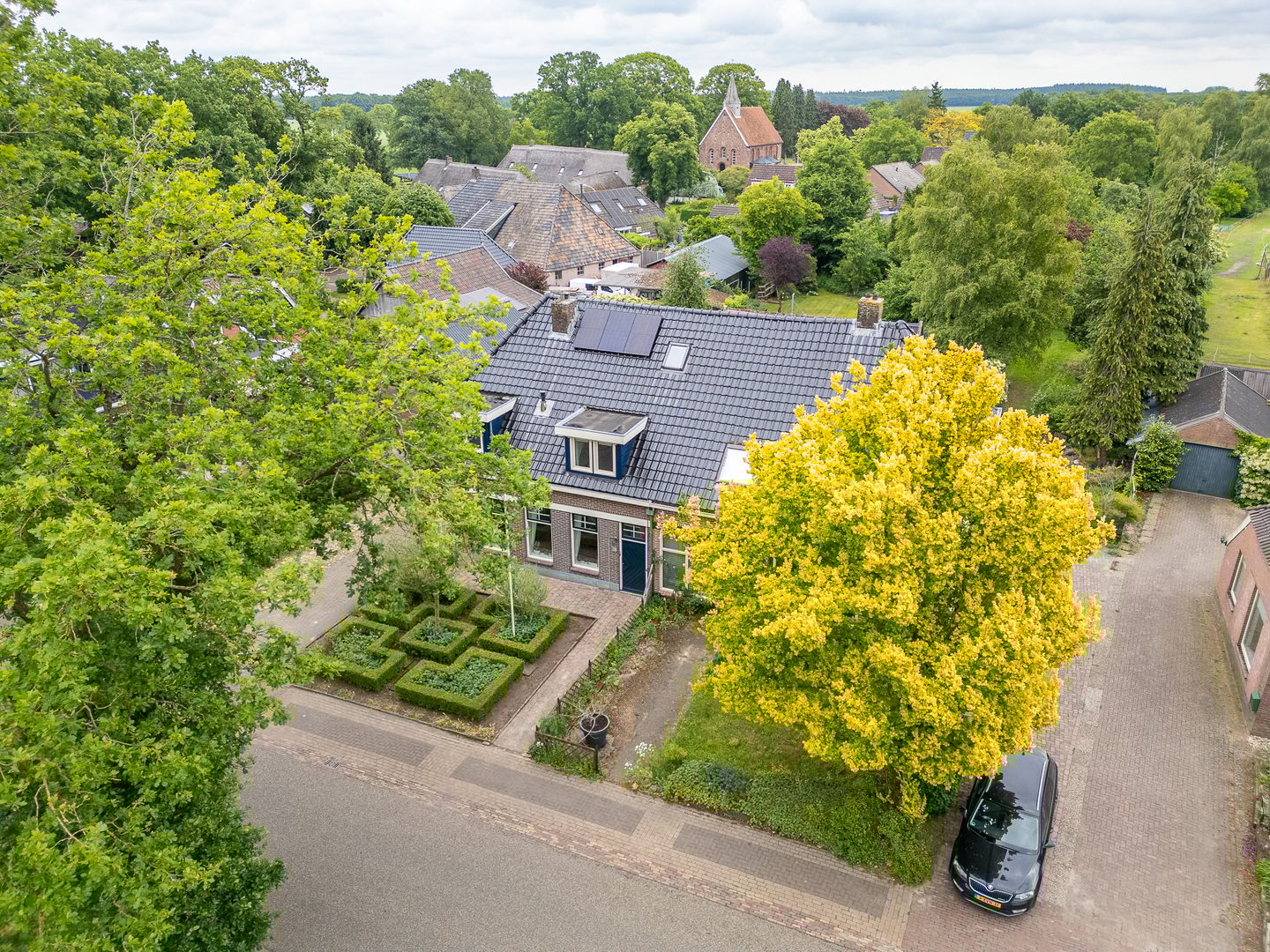 Foto 44 van Burg Tonkensstraat 1-A