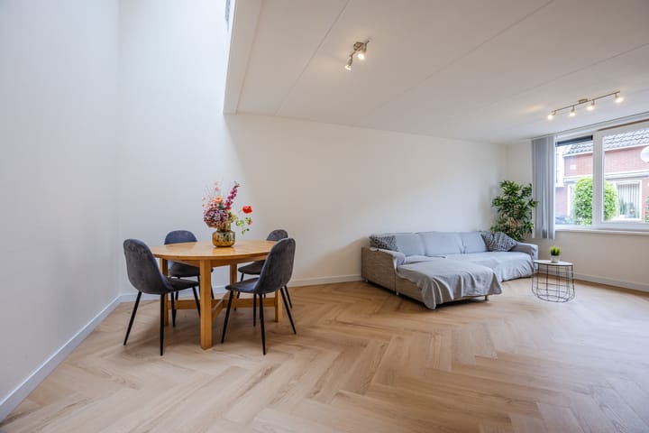 Photo 3 of Valkeniersweg 79-D