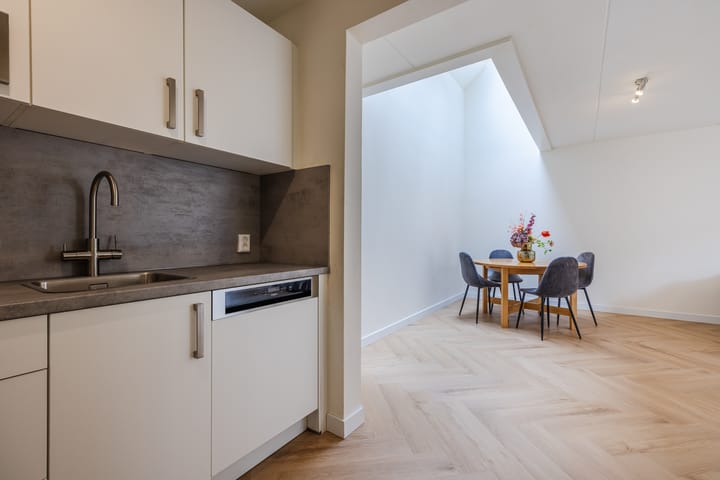 Photo 10 of Valkeniersweg 79-D