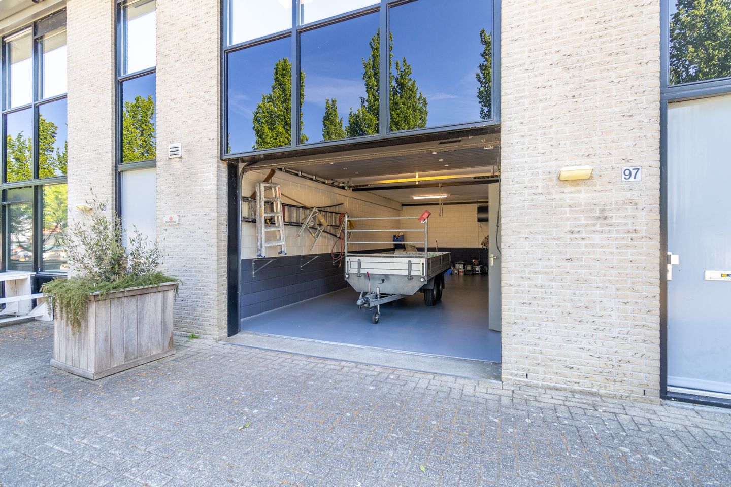 Bekijk foto 2 van Jadelaan 97