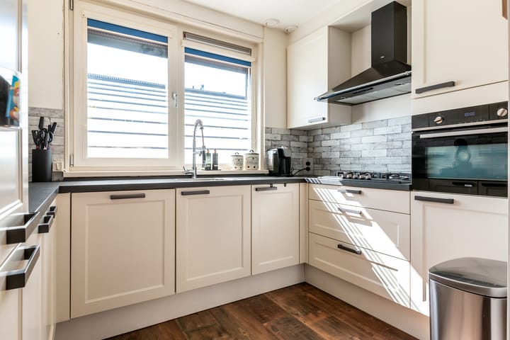 Photo 10 of Botter 42 8