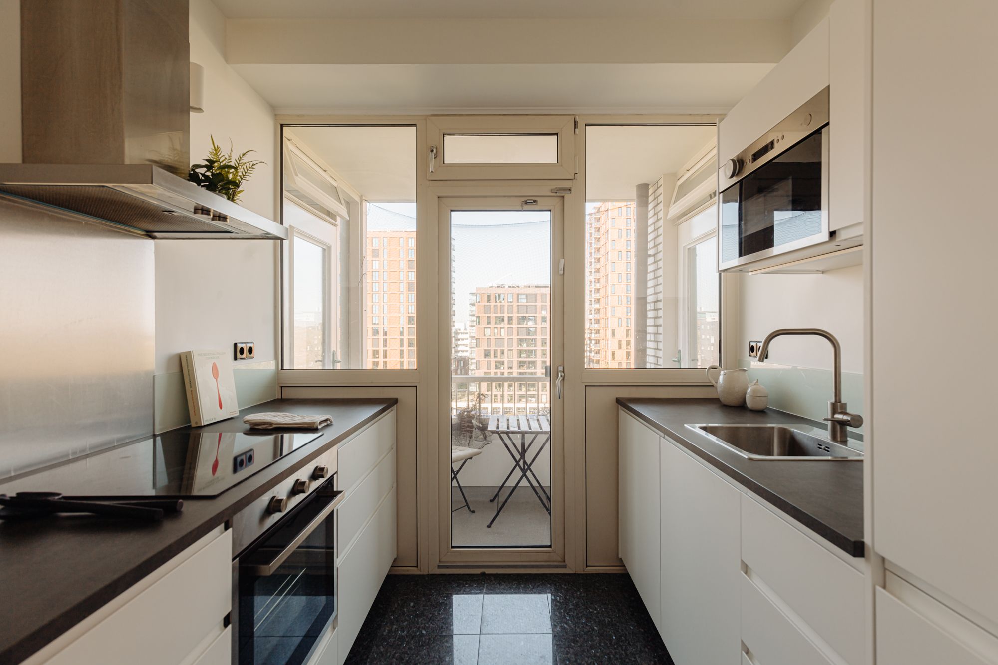 Photo 6 of Maassluisstraat 52