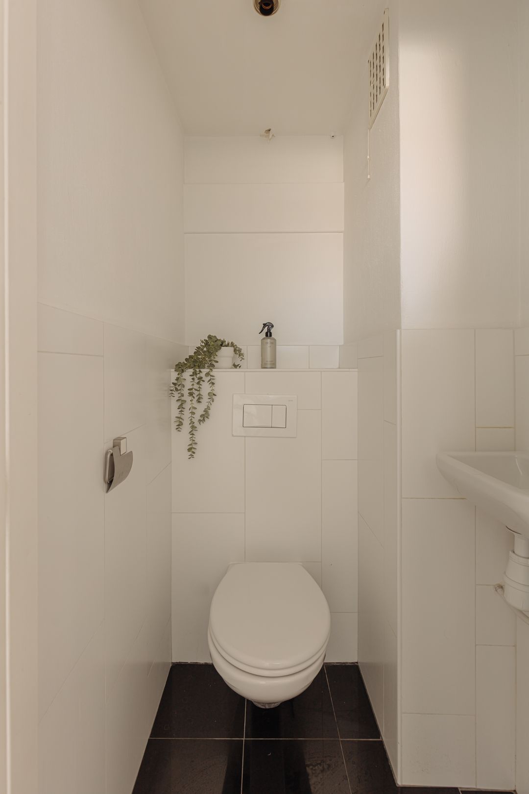 Photo 13 of Maassluisstraat 52