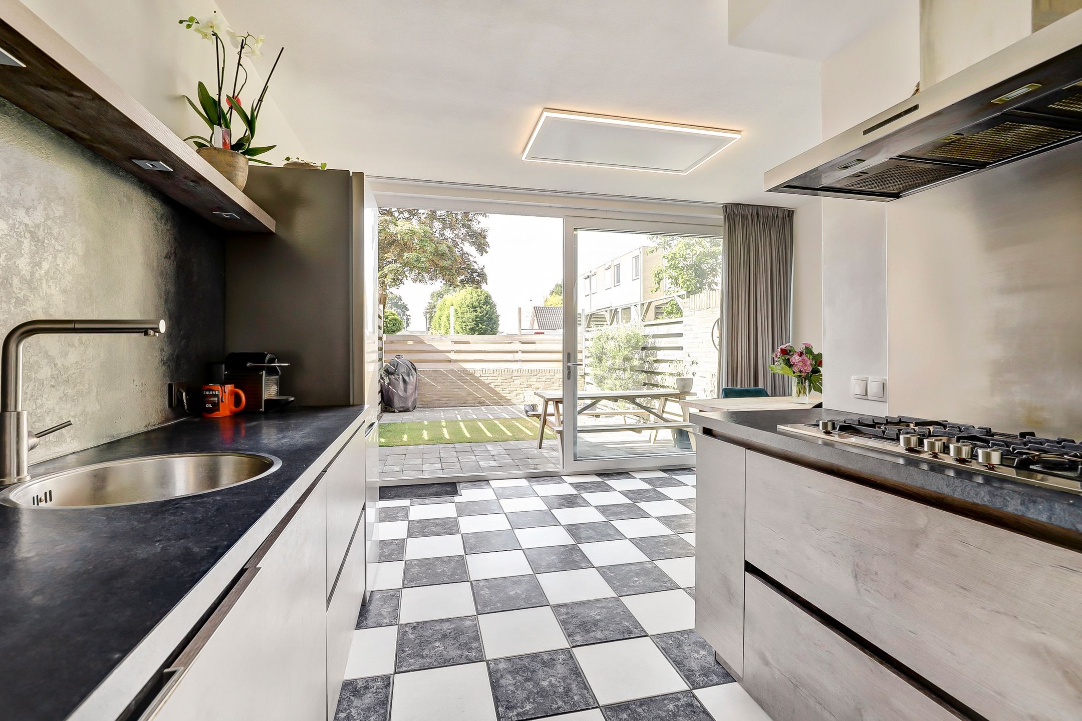 Foto 12 van Gouverneur Houbenstraat 16