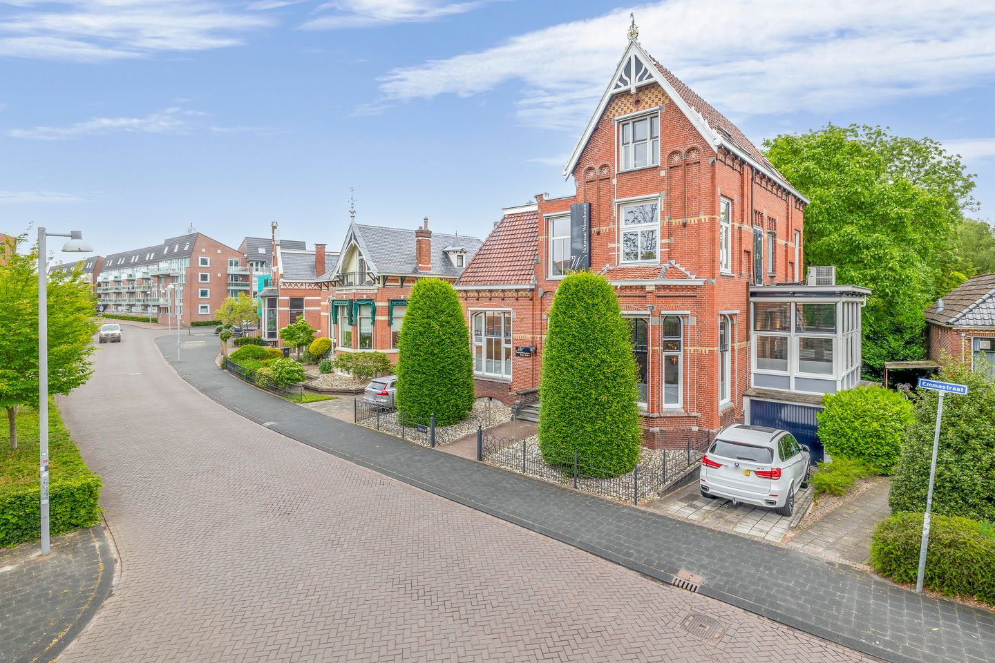 View photo 1 of Emmastraat 10