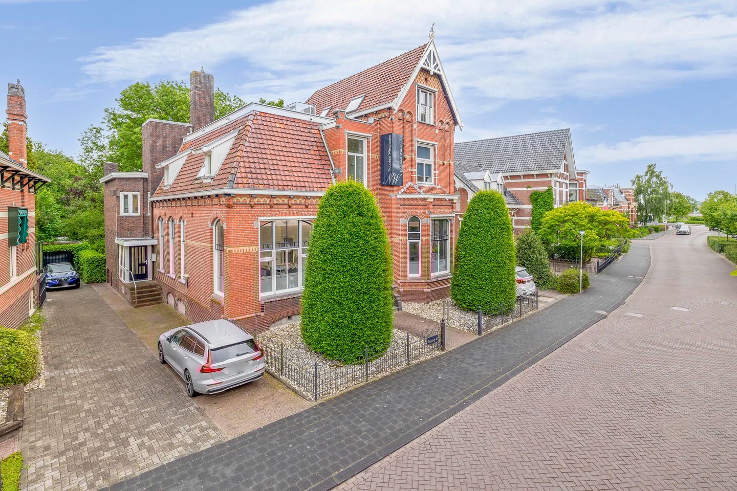 View photo 3 of Emmastraat 10
