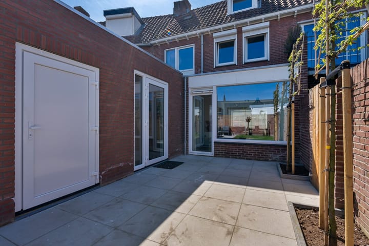 Foto 23 van Burgemeester Bloemartsstraat 24