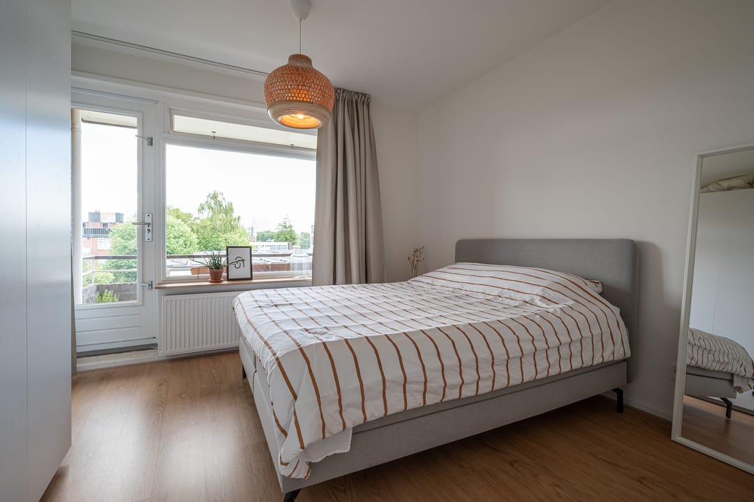 Photo 31 of Huygensstraat 119