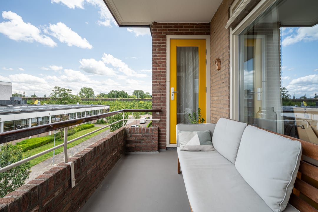 Photo 32 of Huygensstraat 119