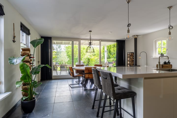 Photo 22 of Burgemeester van der Schansstraat 49