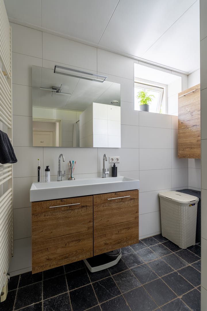 Photo 28 of Burgemeester van der Schansstraat 49