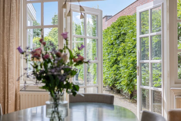 Photo 9 of Teugenaarsstraat 21