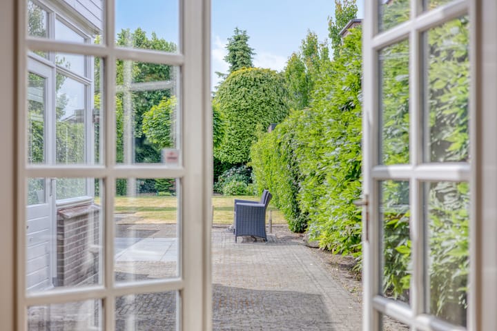 Photo 10 of Teugenaarsstraat 21