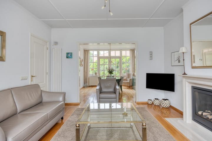 Photo 2 of Teugenaarsstraat 21