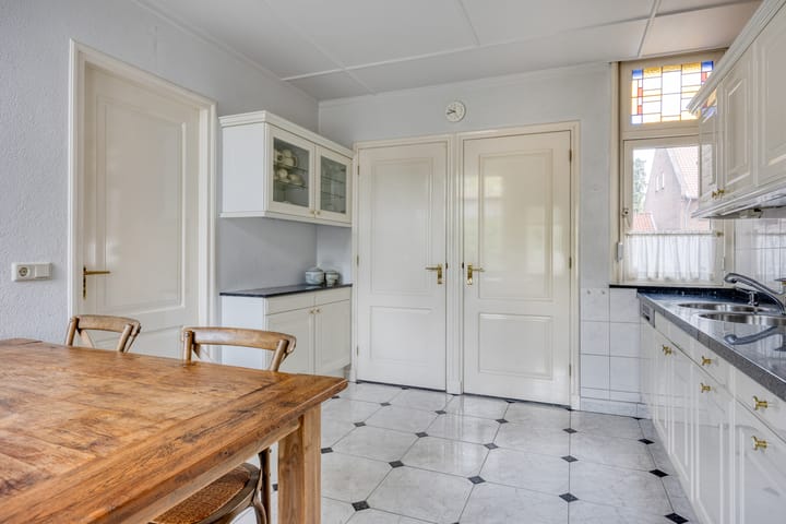 Photo 13 of Teugenaarsstraat 21