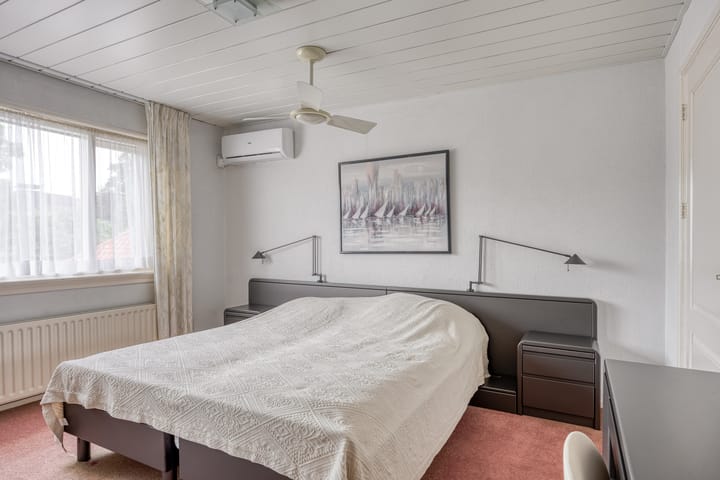 Photo 17 of Teugenaarsstraat 21