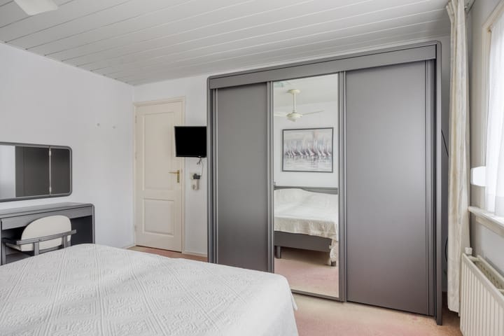 Photo 18 of Teugenaarsstraat 21