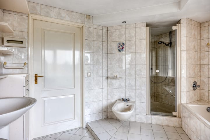 Photo 20 of Teugenaarsstraat 21