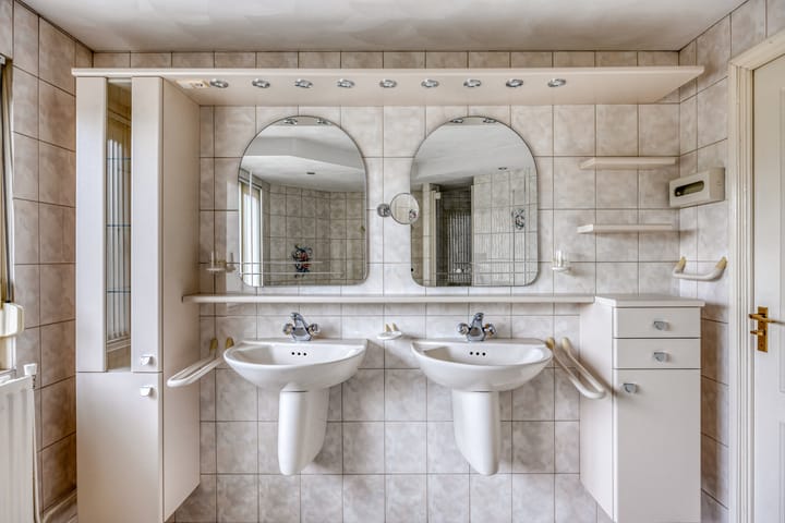 Photo 21 of Teugenaarsstraat 21