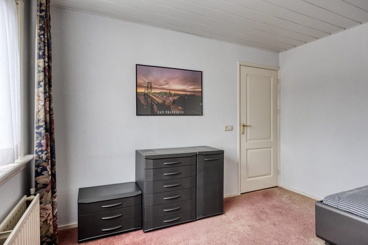 Photo 23 of Teugenaarsstraat 21