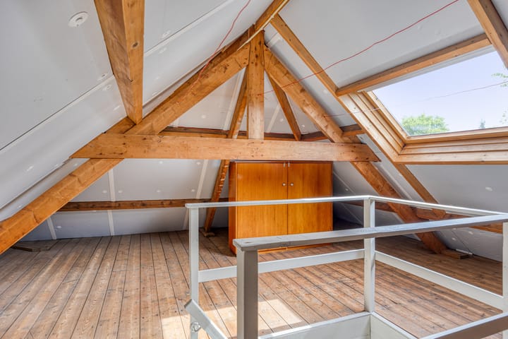 Photo 24 of Teugenaarsstraat 21