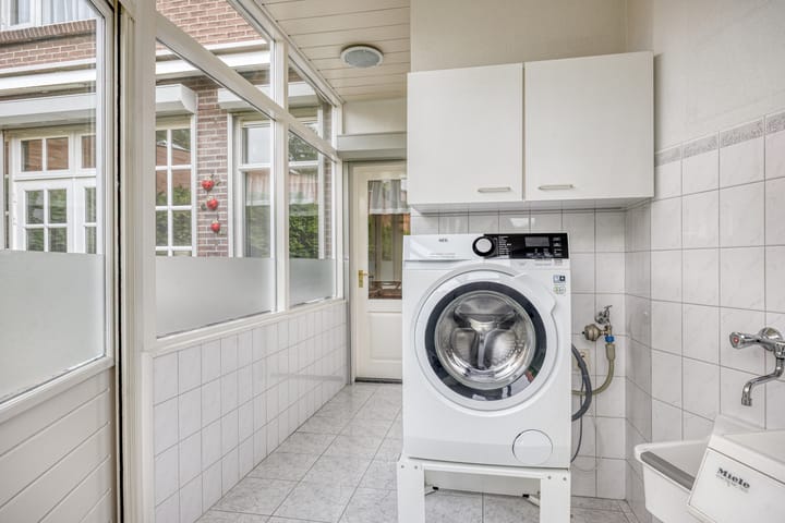 Photo 27 of Teugenaarsstraat 21