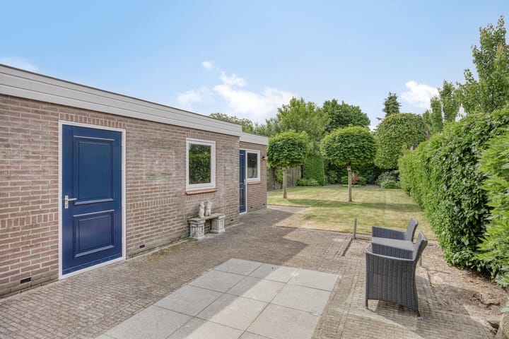 Photo 29 of Teugenaarsstraat 21