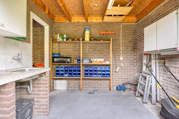 Photo 31 of Teugenaarsstraat 21