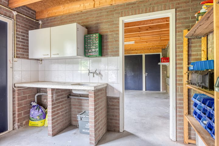 Photo 32 of Teugenaarsstraat 21