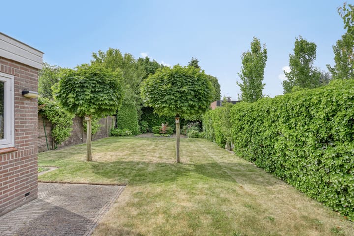 Photo 33 of Teugenaarsstraat 21