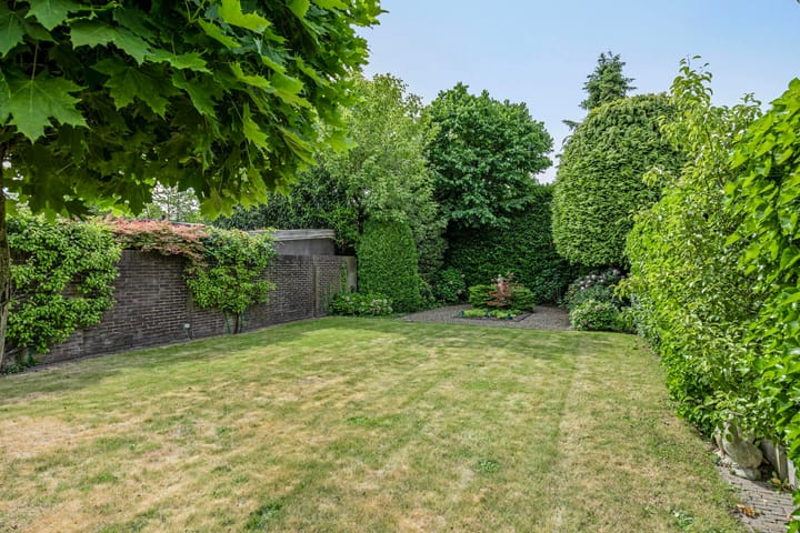 Photo 36 of Teugenaarsstraat 21