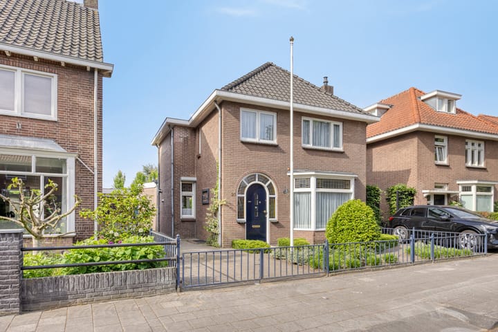 Photo 39 of Teugenaarsstraat 21