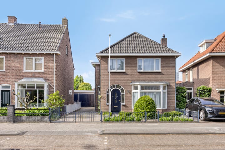 Photo 40 of Teugenaarsstraat 21