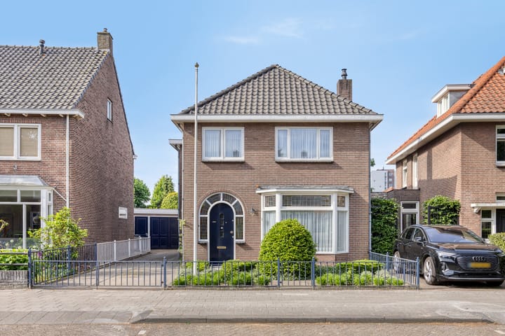 Photo 41 of Teugenaarsstraat 21