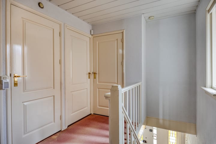 Photo 44 of Teugenaarsstraat 21