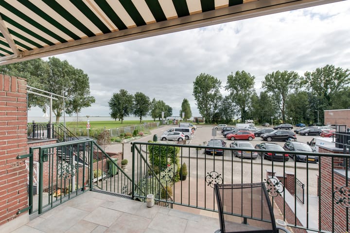 Photo 3 of Zuideinde 77