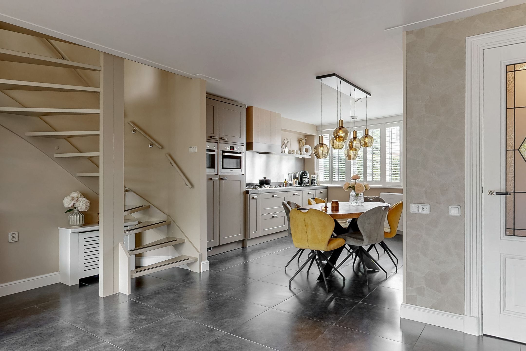 Photo 9 of Spanker 7