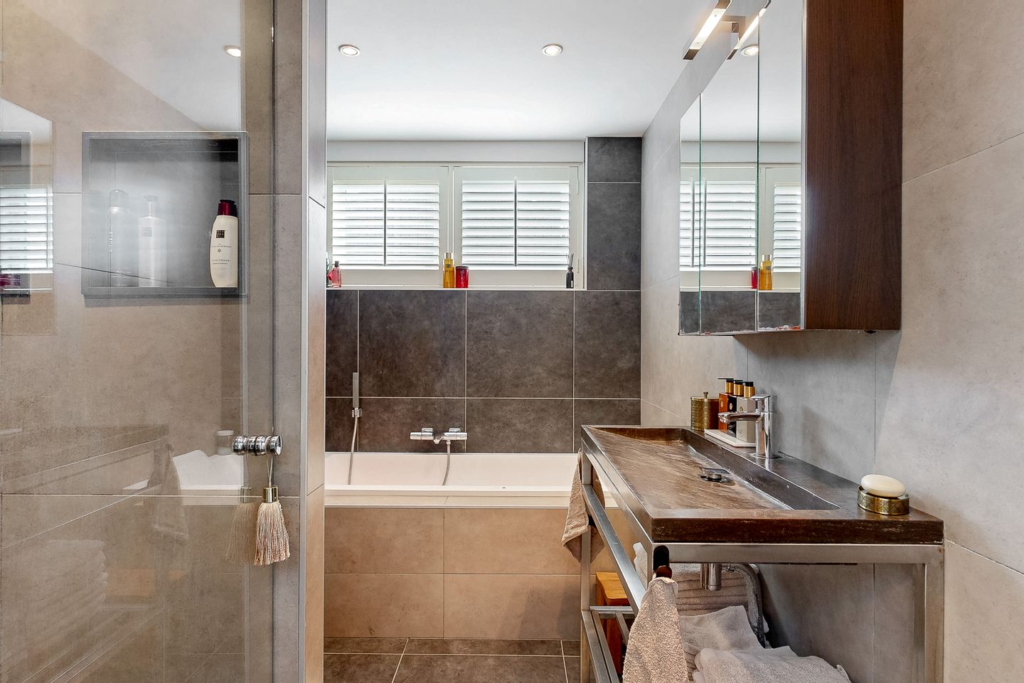 Photo 25 of Spanker 7