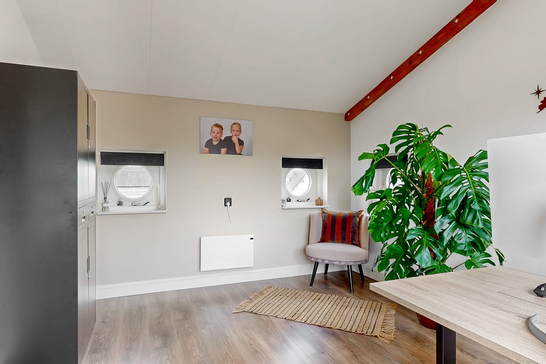 Photo 31 of Spanker 7