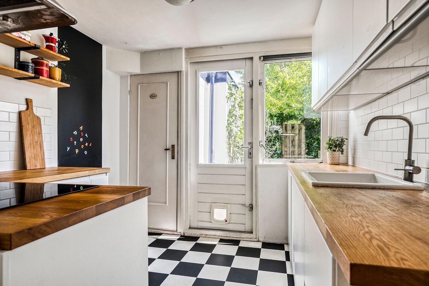 Photo 10 of Leeghwaterstraat 124