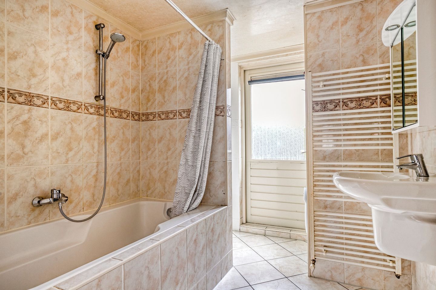 Photo 20 of Leeghwaterstraat 124