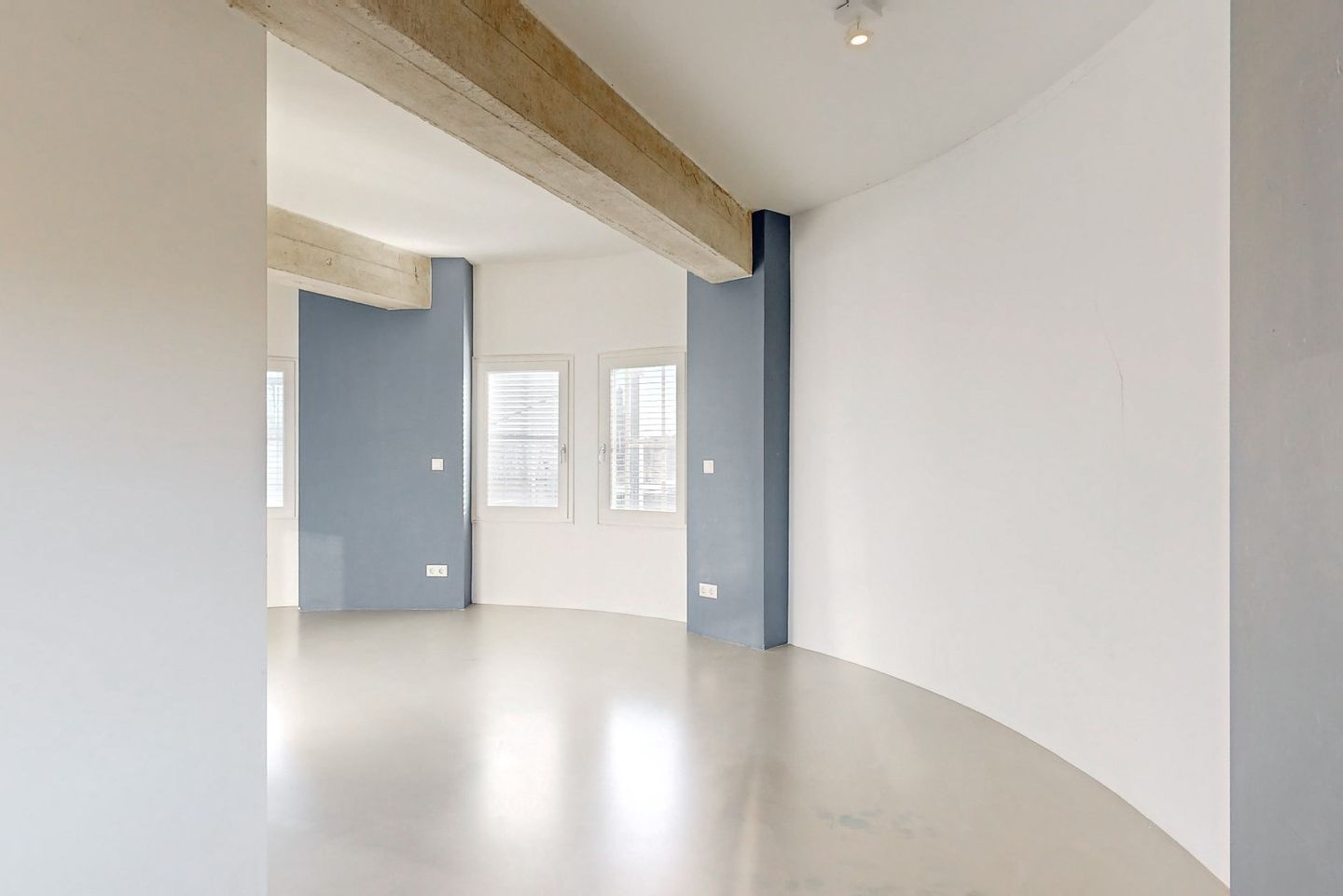 Bekijk foto 3 van Stationsplein 8-a