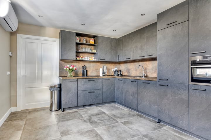 Photo 2 of Kaaistraat 30