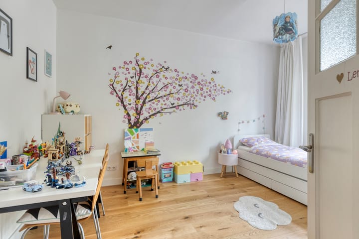 Photo 15 of Elisabeth Strouvenlaan 57