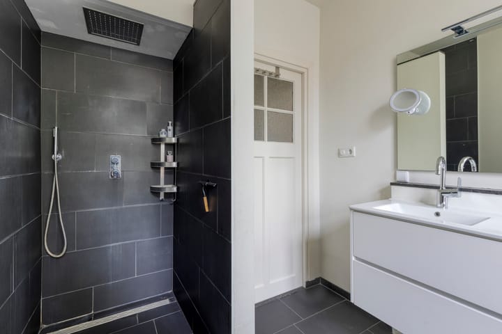 Photo 18 of Elisabeth Strouvenlaan 57