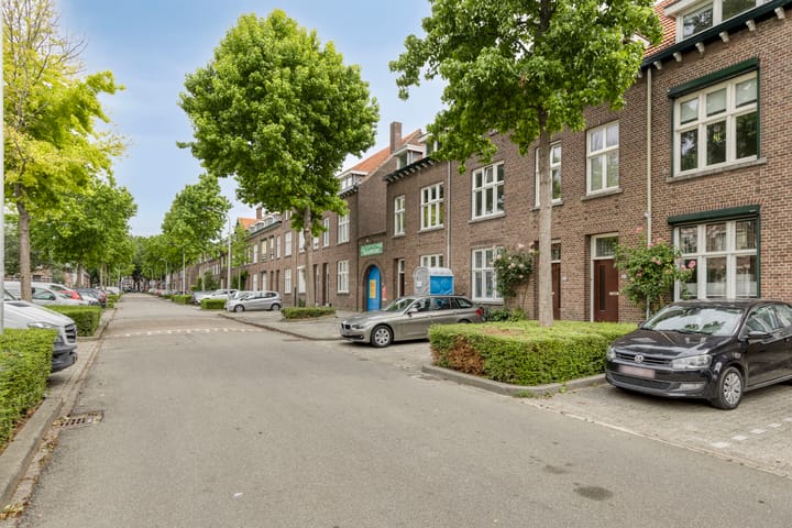 Photo 31 of Elisabeth Strouvenlaan 57