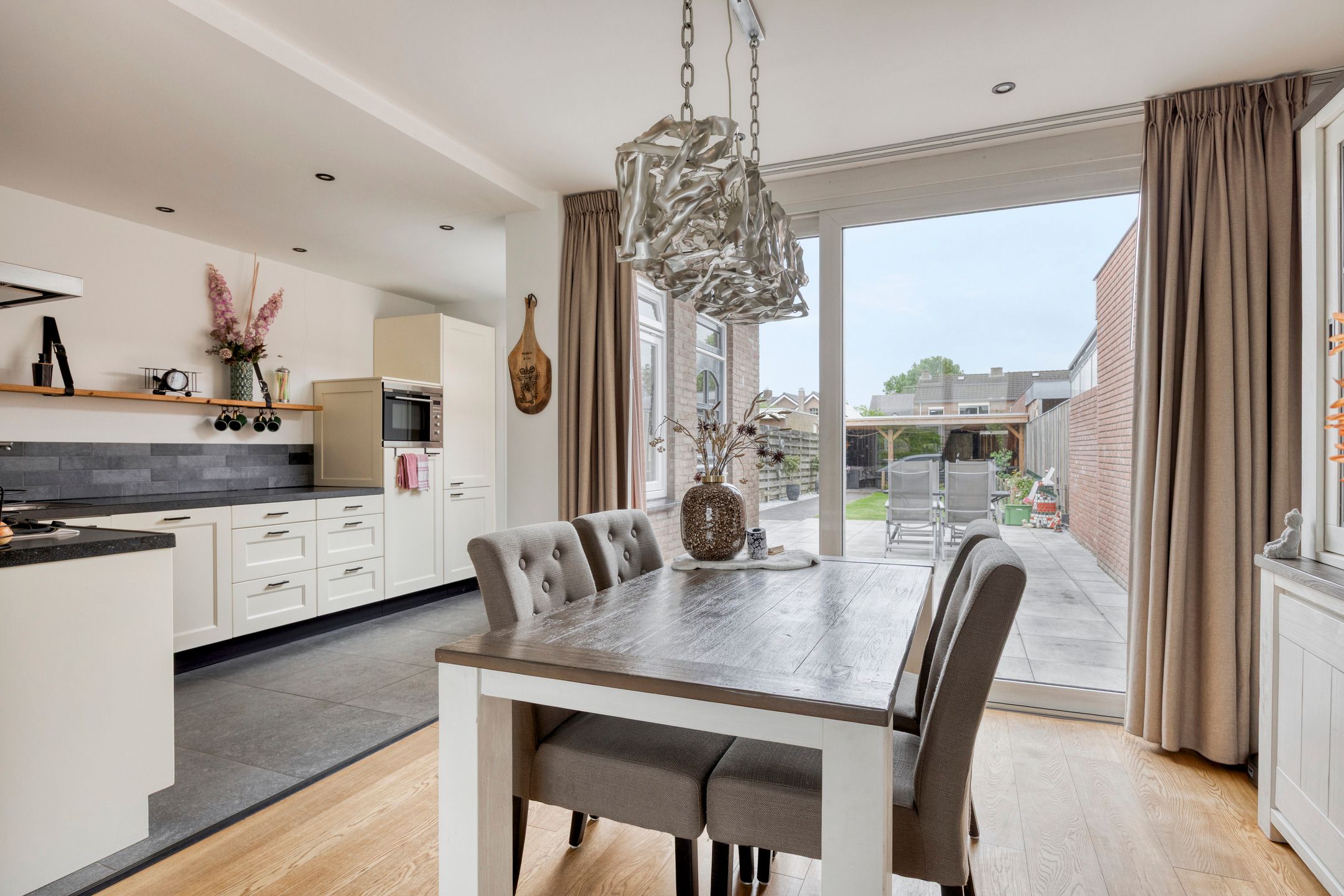 Foto 9 van Burgemeester Overmarsstraat 16