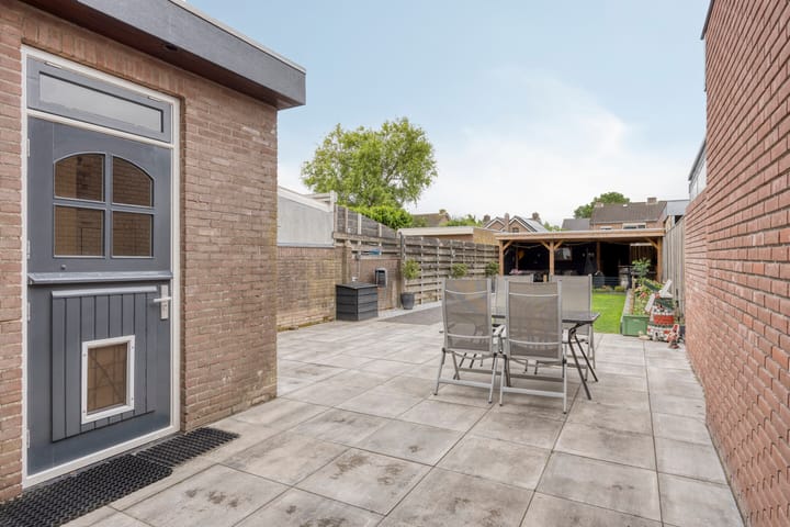 Foto 21 van Burgemeester Overmarsstraat 16