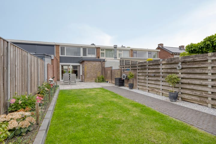 Foto 25 van Burgemeester Overmarsstraat 16