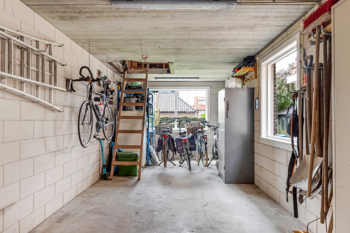 Photo 35 of Professor Eijkmanstraat 57